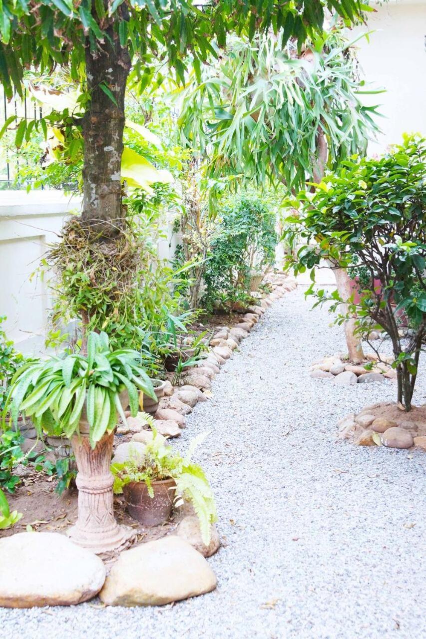 Charming Homestay By The Beach Dehiwala-Mount Lavinia Exterior foto
